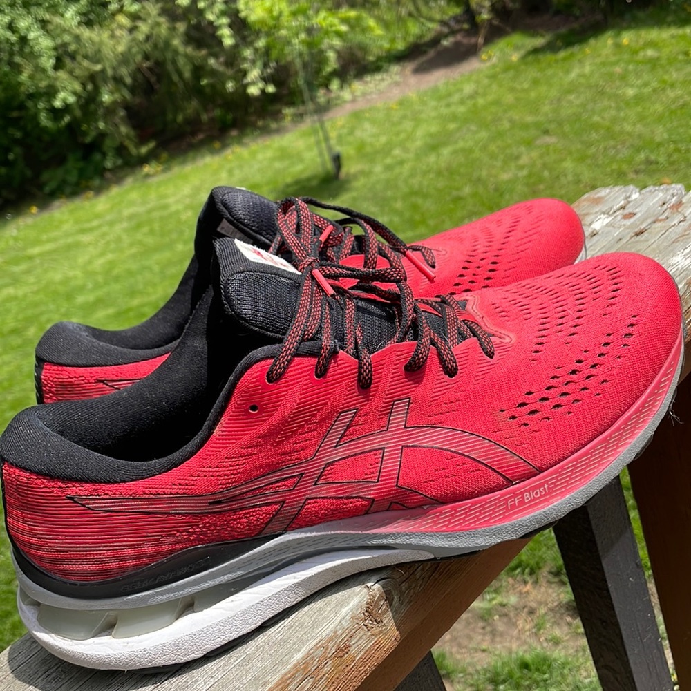 ASICS GEL-KAYANO 28 ELECTRIC RED